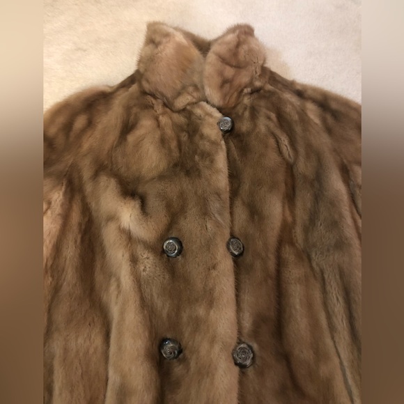 Vintage women’s light brown/ tan genuine fur coat - Picture 11 of 11